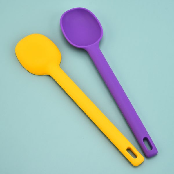 1 Piece Serving Spoon Long Handle Silicone Stirring Spoon High Temperature Resistant Anti-scald Soup Spoon Large Size Seasoning Spoon Ice Cream Serving Spoon – Long Handle Silicone Stirring Spoon ( Random Color )