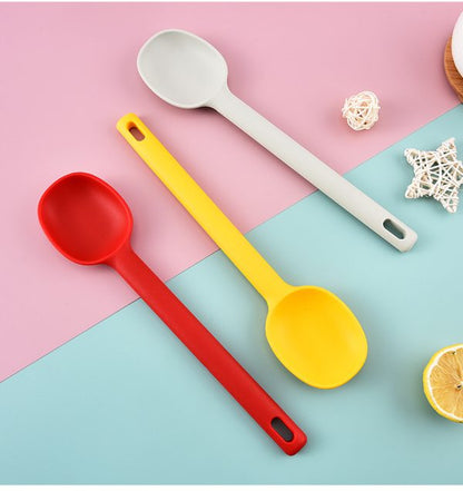 1 Piece Serving Spoon Long Handle Silicone Stirring Spoon High Temperature Resistant Anti-scald Soup Spoon Large Size Seasoning Spoon Ice Cream Serving Spoon – Long Handle Silicone Stirring Spoon ( Random Color )