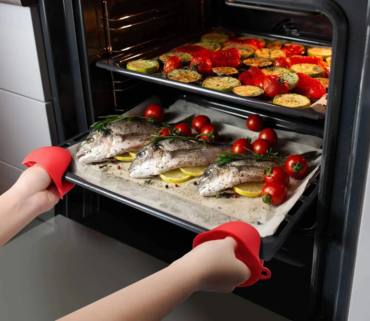 Heat Resistant Anti-scalding Gloves – Silicone Kitchen Hand Clips